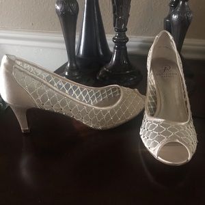 🌟Never worn Adrianna Papell kitten heels🌟